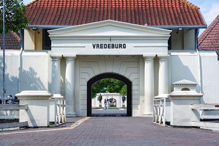 Tempat Wisata Benteng Vredeburg Paket Wisata Jogja 4 Hari 3 Malam Sri Gethuk