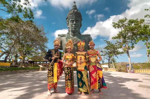 Tempat Wisata Garuda Wisnu Kencana (GWK) Paket Tour Bali 2 Hari 1 Malam