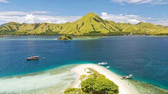 Keberangkatan menuji Pulau Kelor Paket Wisata Labuan Bajo 4 Hari 3 Malam: