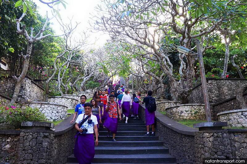 Tempat Wisata Pura Uluwatu Paket Tour Bali 5 Hari 4 Malam