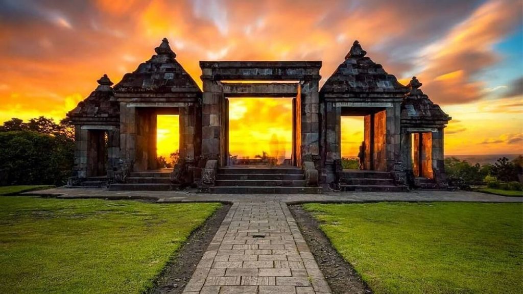 Tempat Wisata Ratu Boko Paket Wisata Jogja 4 Hari 3 Malam Pindul