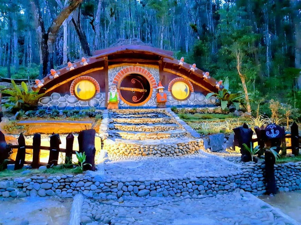 Tempat Wisata Rumah Hobbit Paket Wisata Jogja 3 Hari 2 Malam Gembiraloka