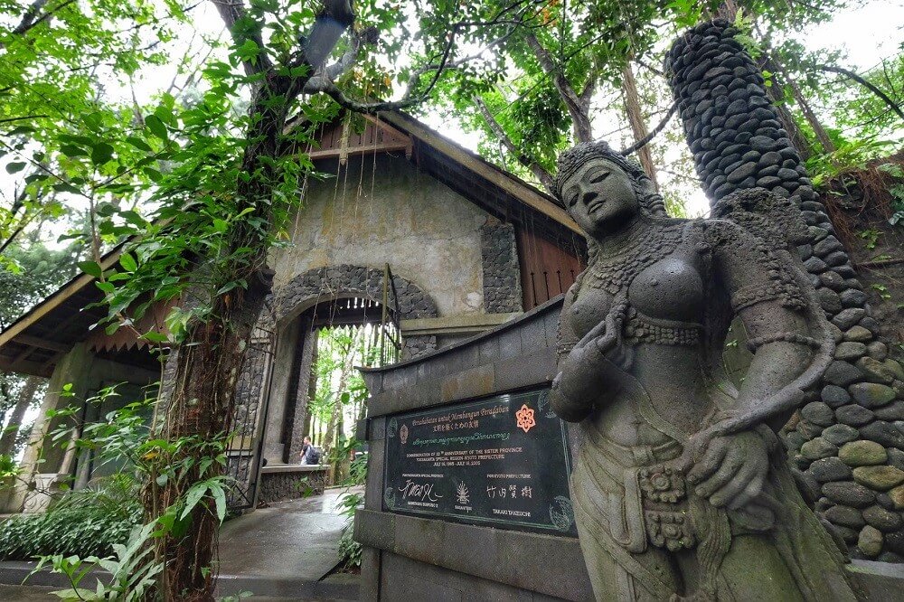 Tempat Wisata Ullen Sentalu Paket Wisata Jogja 4 Hari 3 Malam Karst Tubing